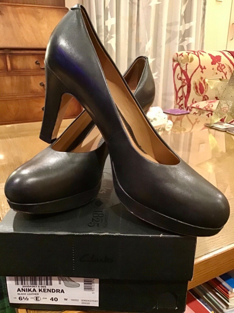 clarks anika kendra pumps